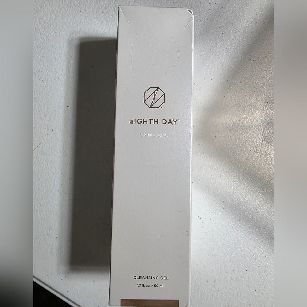 EIGHTH DAY CLEANSING GEL